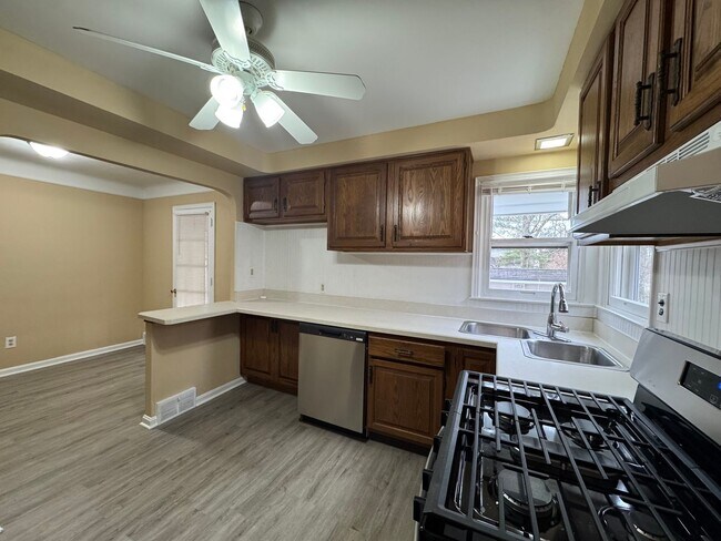 Foto del edificio - Beautiful Three Bedroom Home