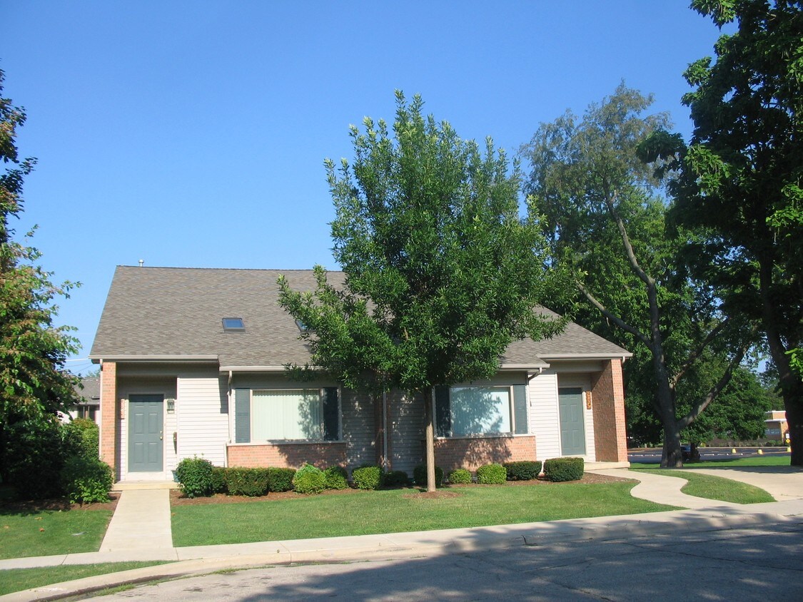 Primary Photo - 328 N Clifton St