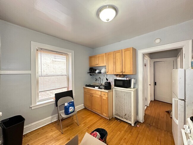 Building Photo - 3438 W Foster Ave