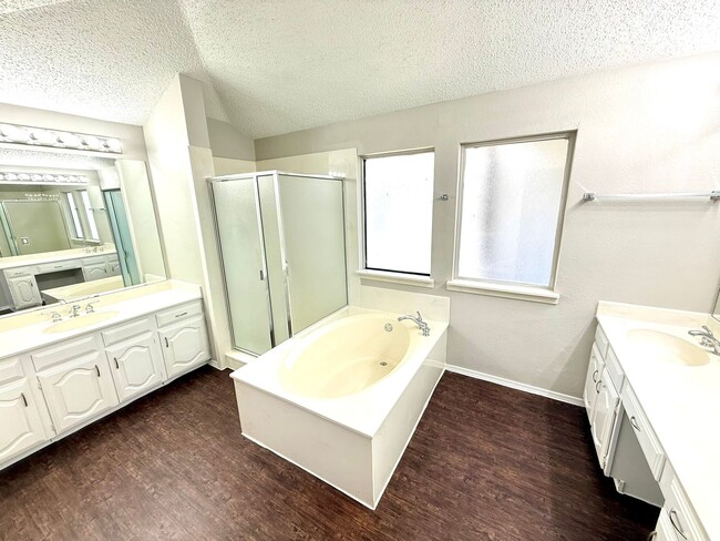 Building Photo - Charming Carrollton Home with Prime Location