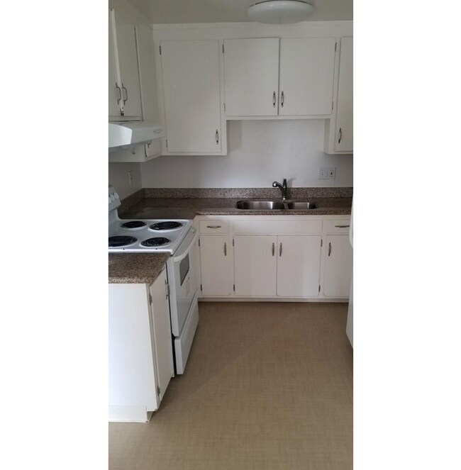 Kitchen - 3466 Paxton Ave