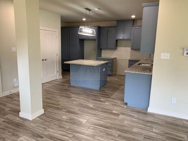 Building Photo - 5005 White Rose Dr
