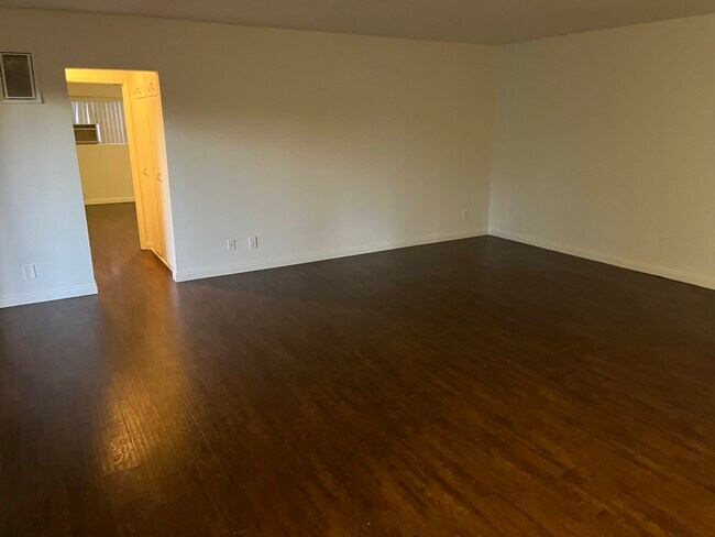 Foto del edificio - 14641 Magnolia Blvd