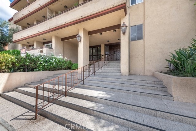 Building Photo - 5412 Lindley Ave