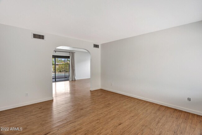 Foto del edificio - 7744 N 13th Pl