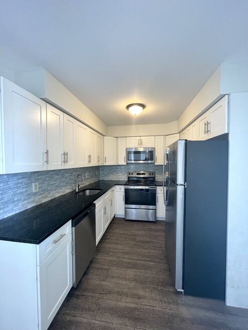 Building Photo - Oak Knoll