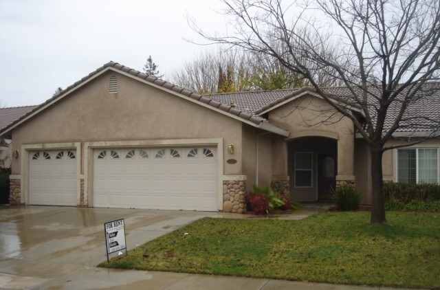 Foto principal - 4 bedroom 2 bath house in Yuba City