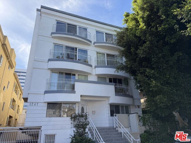 Foto del edificio - 1247 Barry Ave