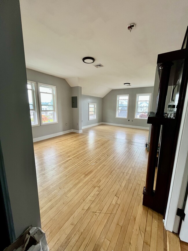 Building Photo - 161 Shawmut St
