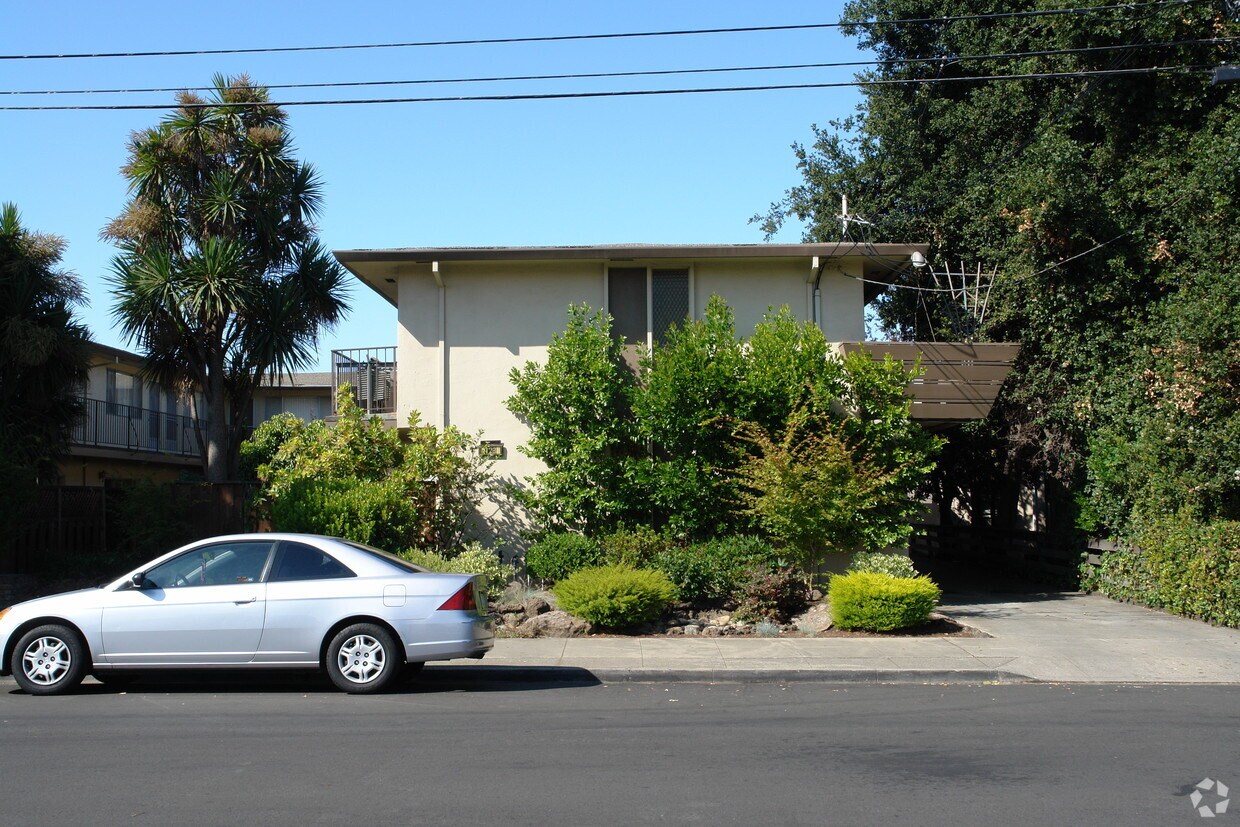 Building Photo - 123 Anita Rd