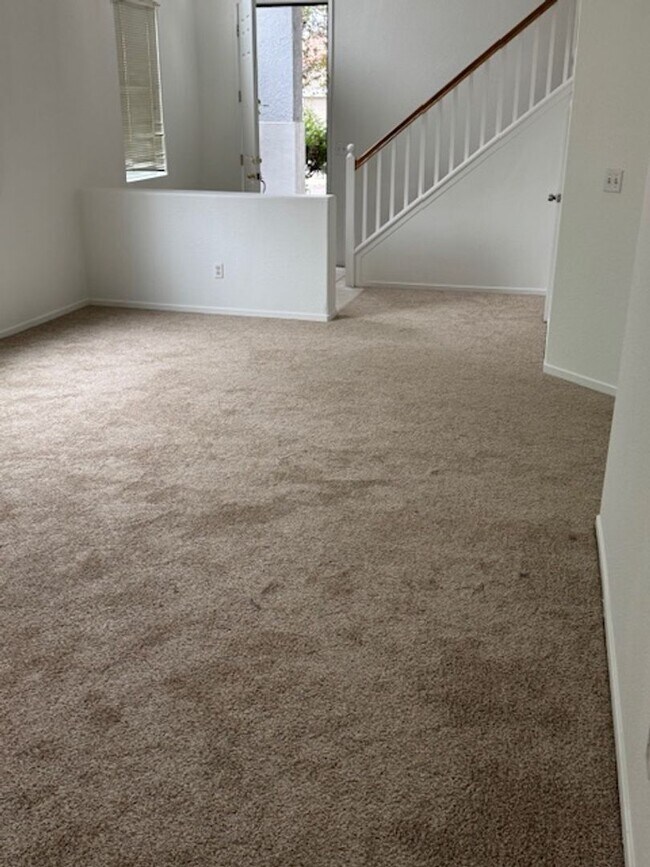 Foto del edificio - Spacious 4 Bed / 3 Bath Two-Story Home for Rent – Citrus Heights, CA