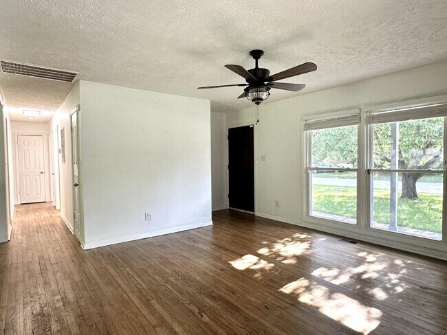 Foto del edificio - 627 Burgoyne Dr