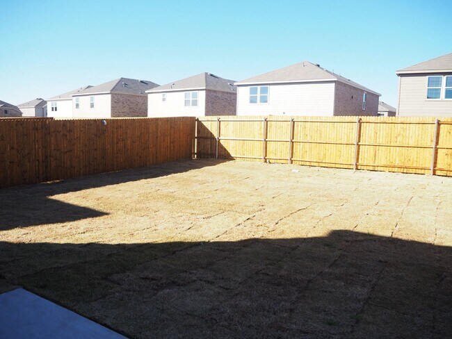 Foto del edificio - 3 Bed 2.5 Bath Home in Van Alstyne 50% OFF...