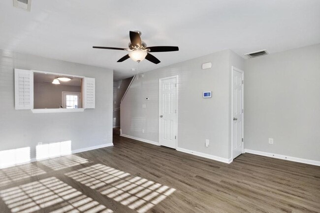 Building Photo - Great Townhome! City Limits! Carolina Forest!