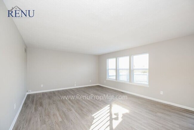 Foto del edificio - Available Now!