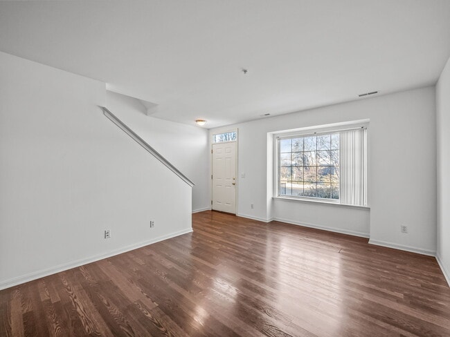 Building Photo - 3094 Camden Dr