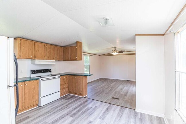 Building Photo - 204 Dennis Dr