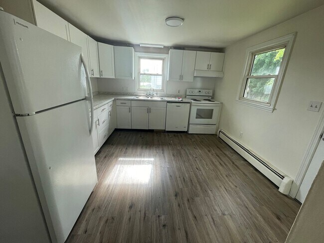 Foto del edificio - Newly Renovated Year-Round Apartments – St...
