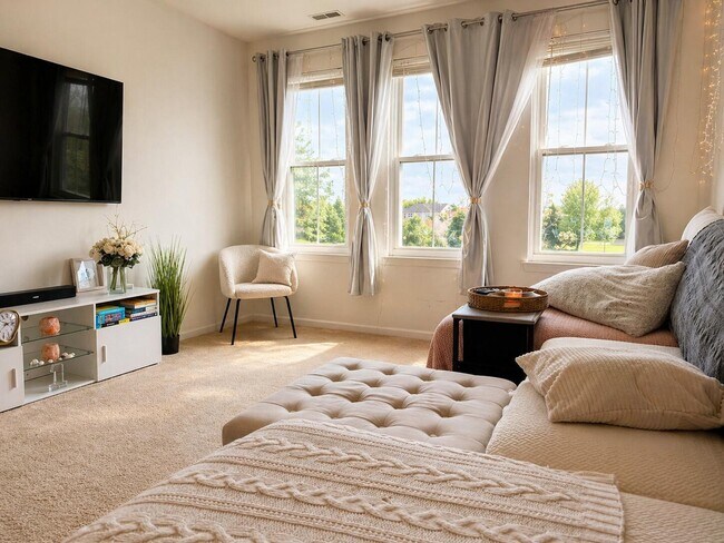 Foto del edificio - 1346 Hillcrest Dr