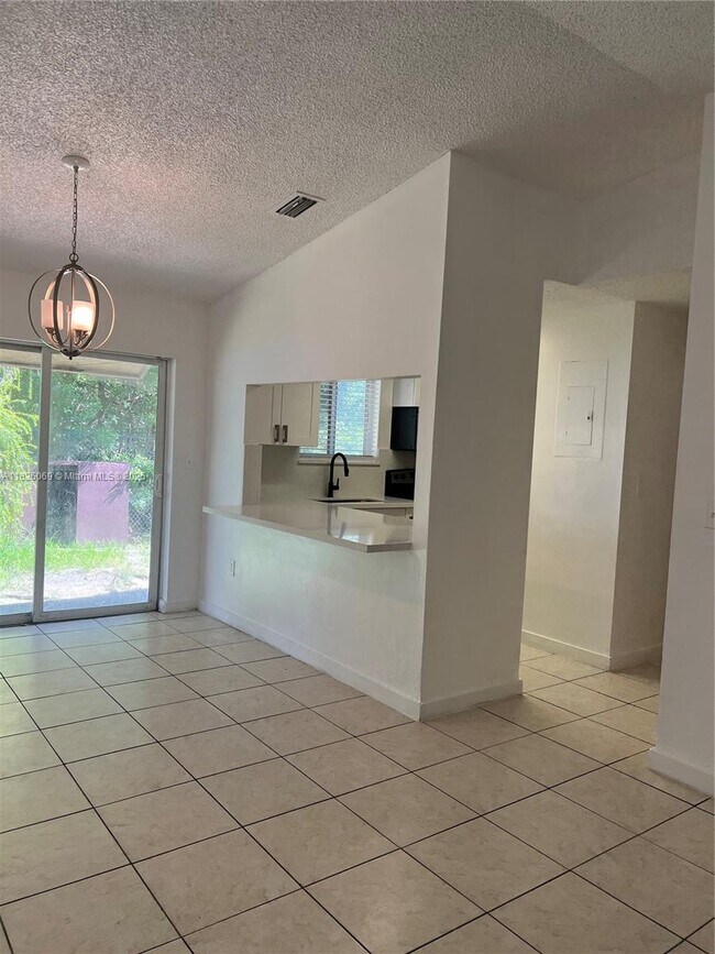 Foto del edificio - 1004 SW 8th St
