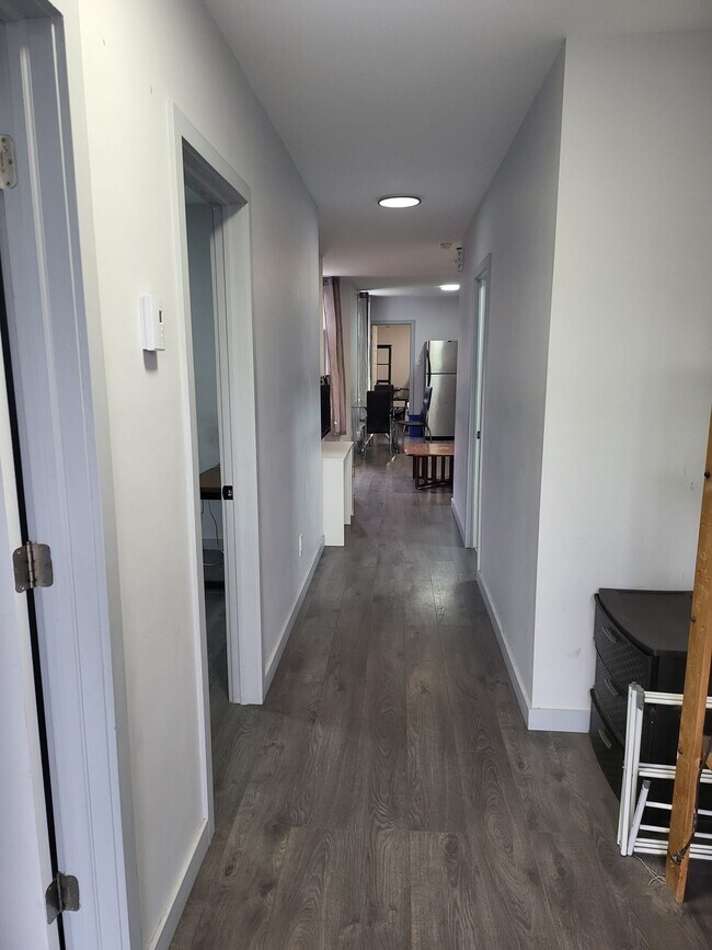 Building Photo - 4831 Rue Saint-Urbain
