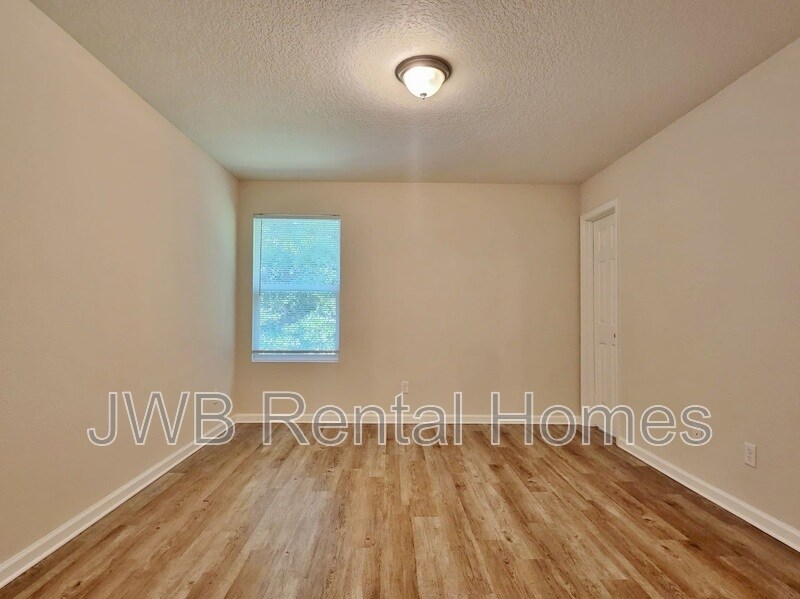 Foto del edificio - 7872 Playschool Ln