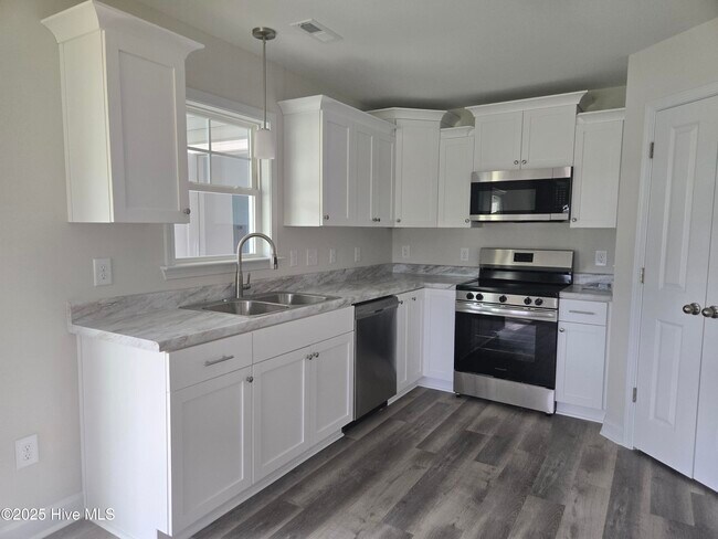 Building Photo - 408 Sam Millis Dr
