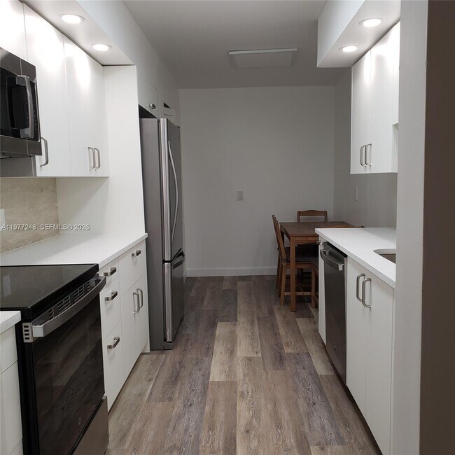 Foto del edificio - 1301 NE 7th St