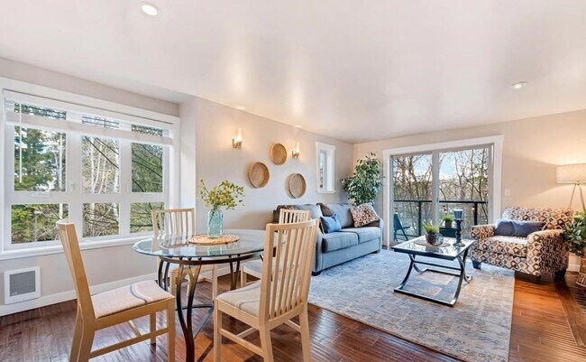 Foto del edificio - Luxurious, Bright and Meticulously Maintained 2 Bed and 2 Bath Condo