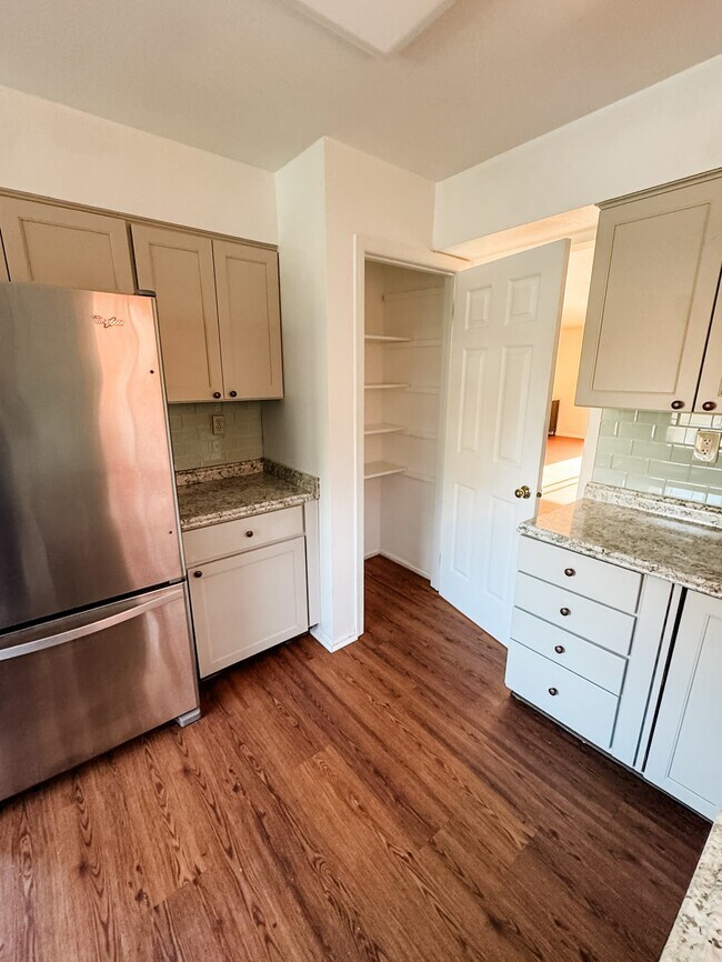 Foto del edificio - 3004 Shawnee Green