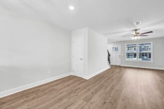 Building Photo - 203 W Point Dr