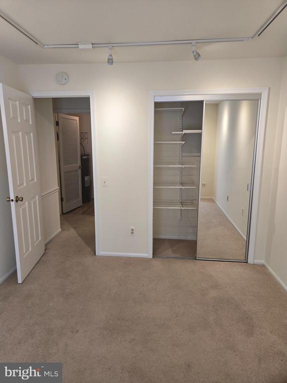 Building Photo - 709 Pritchard Pl