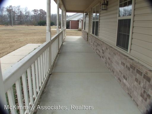 Building Photo - 8225 Shady Oak Ln