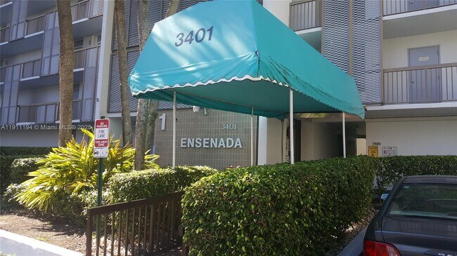 Foto del edificio - 3401 N Country Club Dr