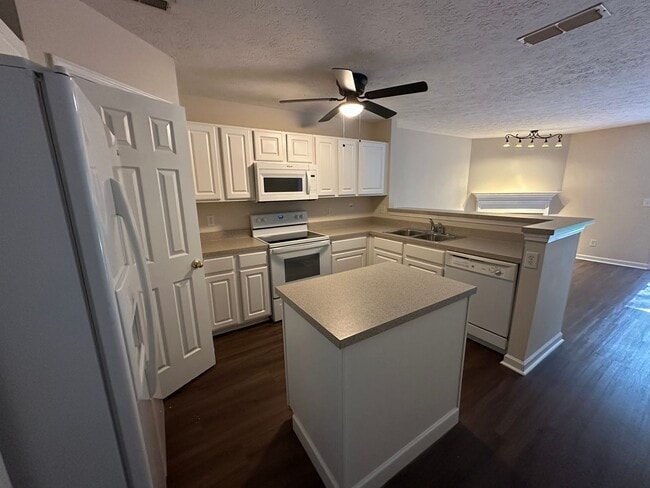 Building Photo - 2 Bed 2.5 Bath Townhome In Nashboro Villag...