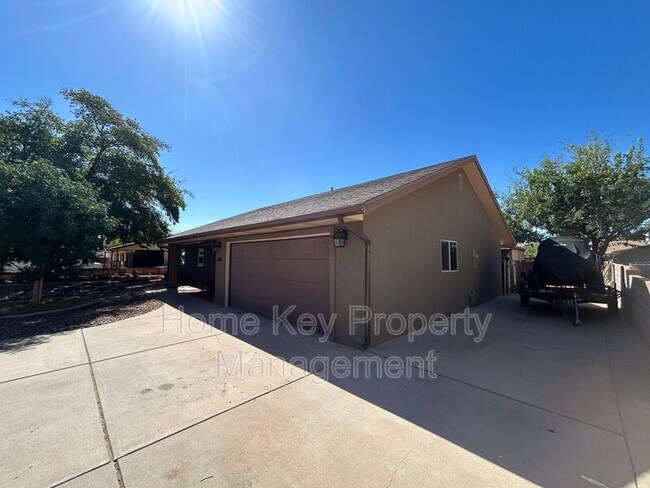 Foto del edificio - 3165 Crestview Dr