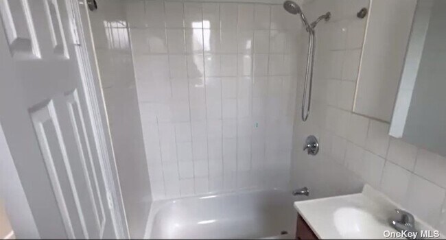 Foto del edificio - 448 Wyona St