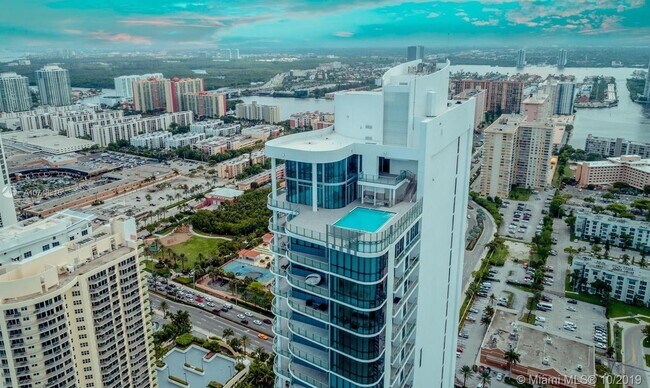 Building Photo - 17475 Collins Ave
