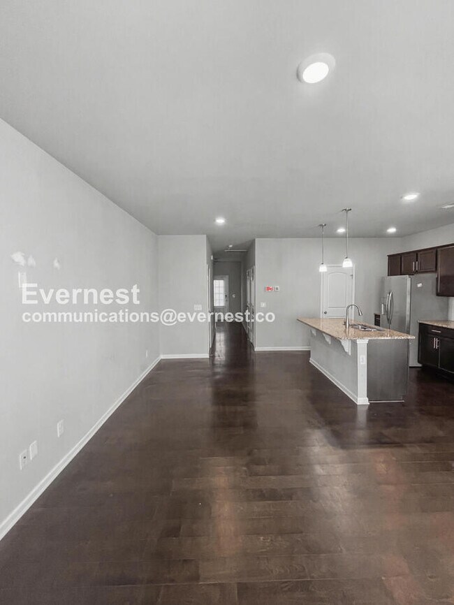 Foto del edificio - 3 Bed/2.5 Bath Townhome with Garage / Pet-Friendly / Available Now!