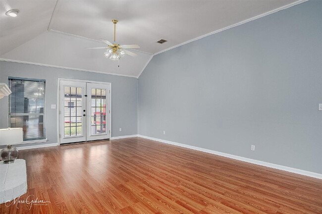 Foto del edificio - 3303 Salem Pl