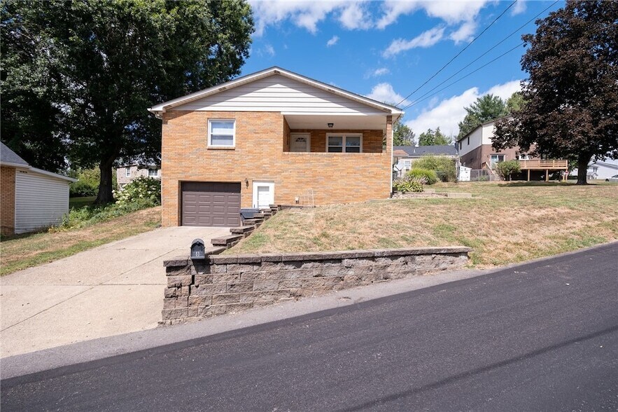 Foto principal - 8 Cedar Ave