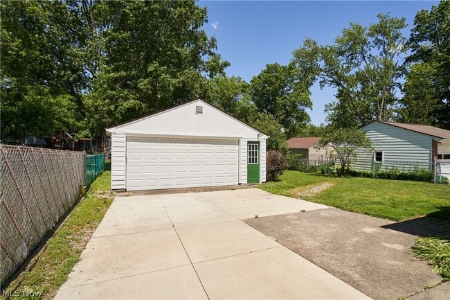 Building Photo - 1056 Endicott Dr