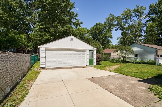 Foto del edificio - 1056 Endicott Dr
