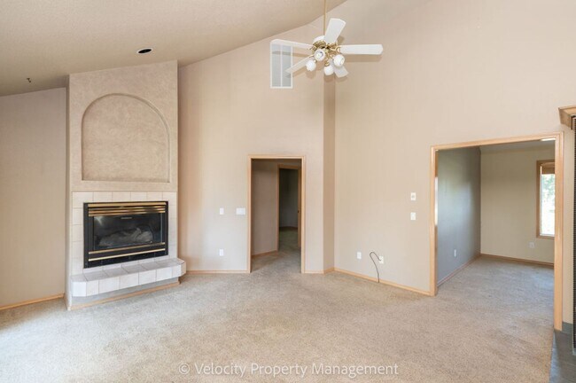Building Photo - Beautiful Single Level Home in Stone Brook...