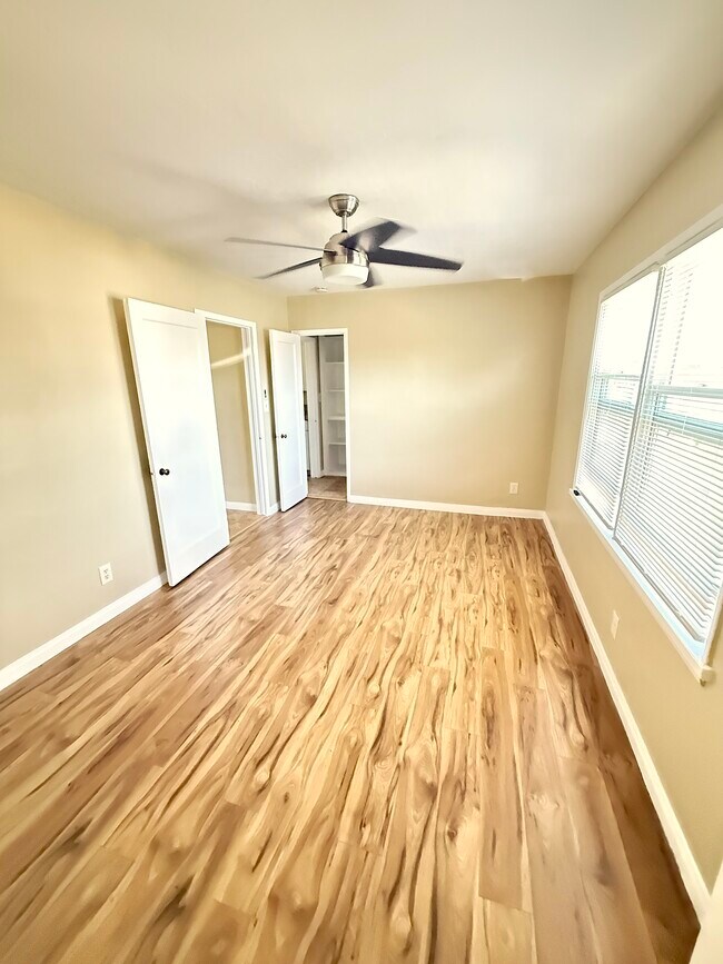 Foto del edificio - 180 Glover Ave