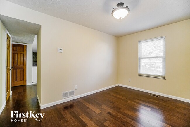 Building Photo - 200 Oakview Ct