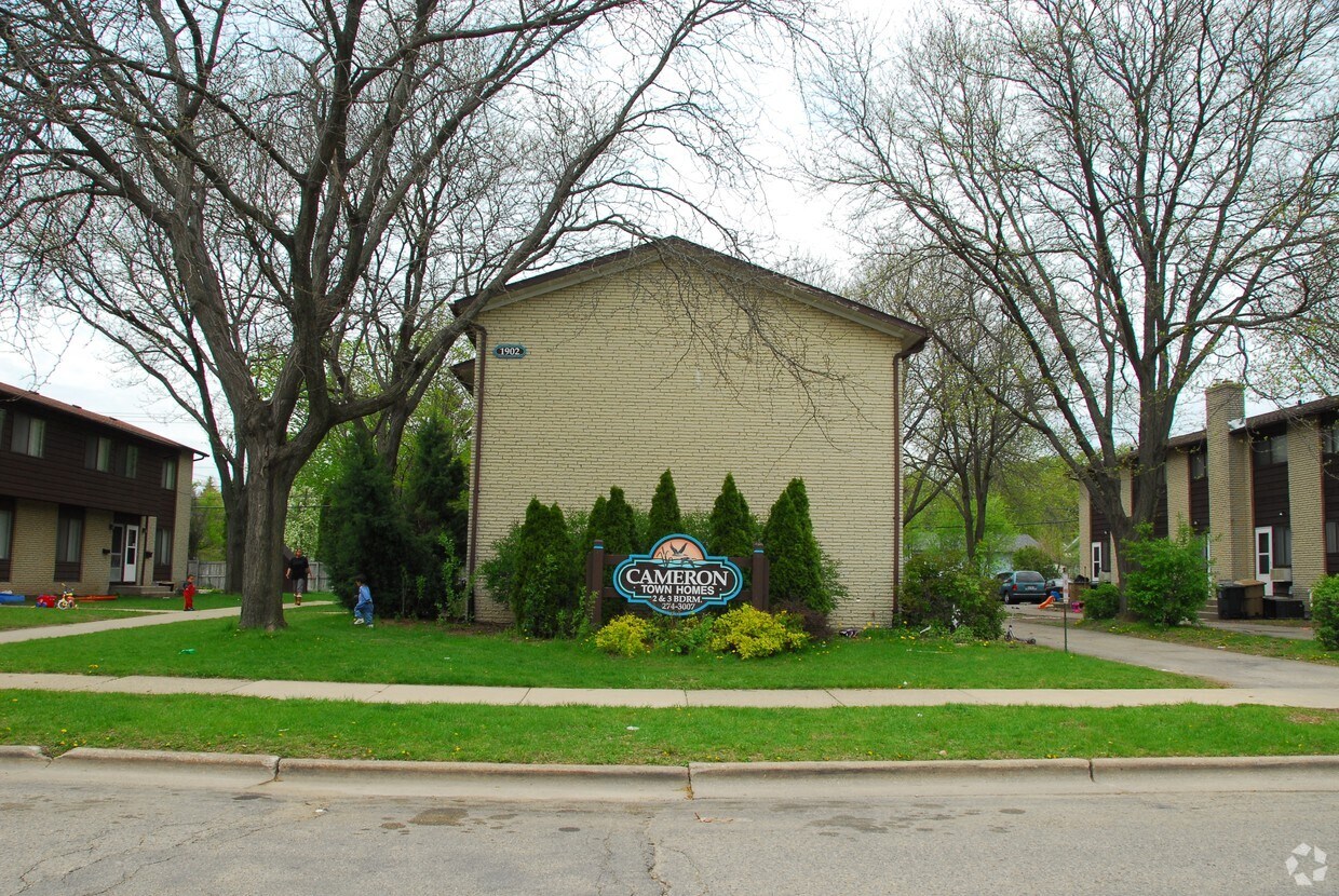 Building Photo - 1902 Cameron Dr
