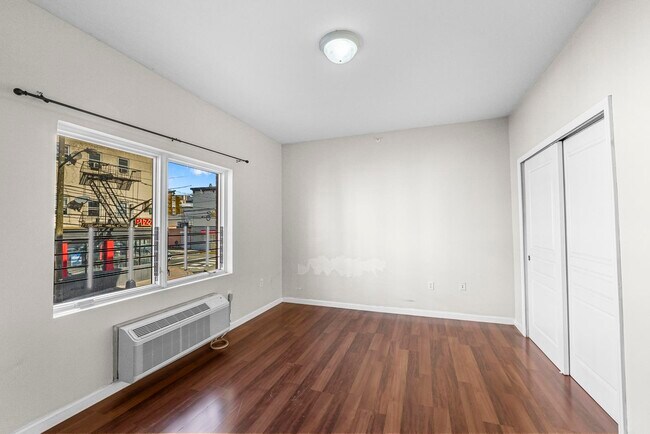 Foto del edificio - 845 Newark Ave