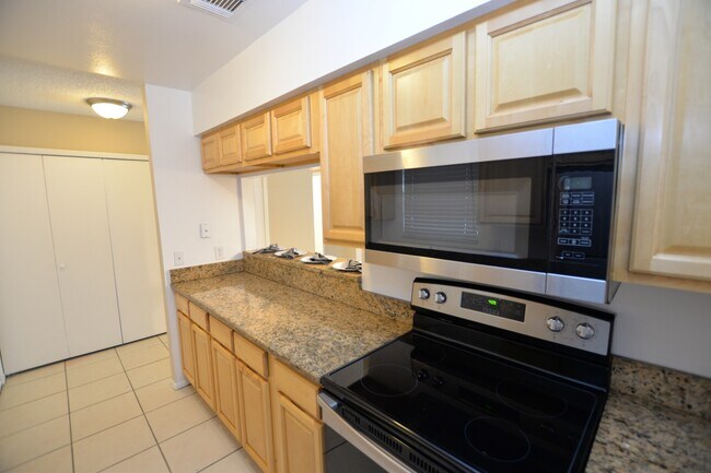 Foto del edificio - 3 bed 2 bath duplex in Orlando