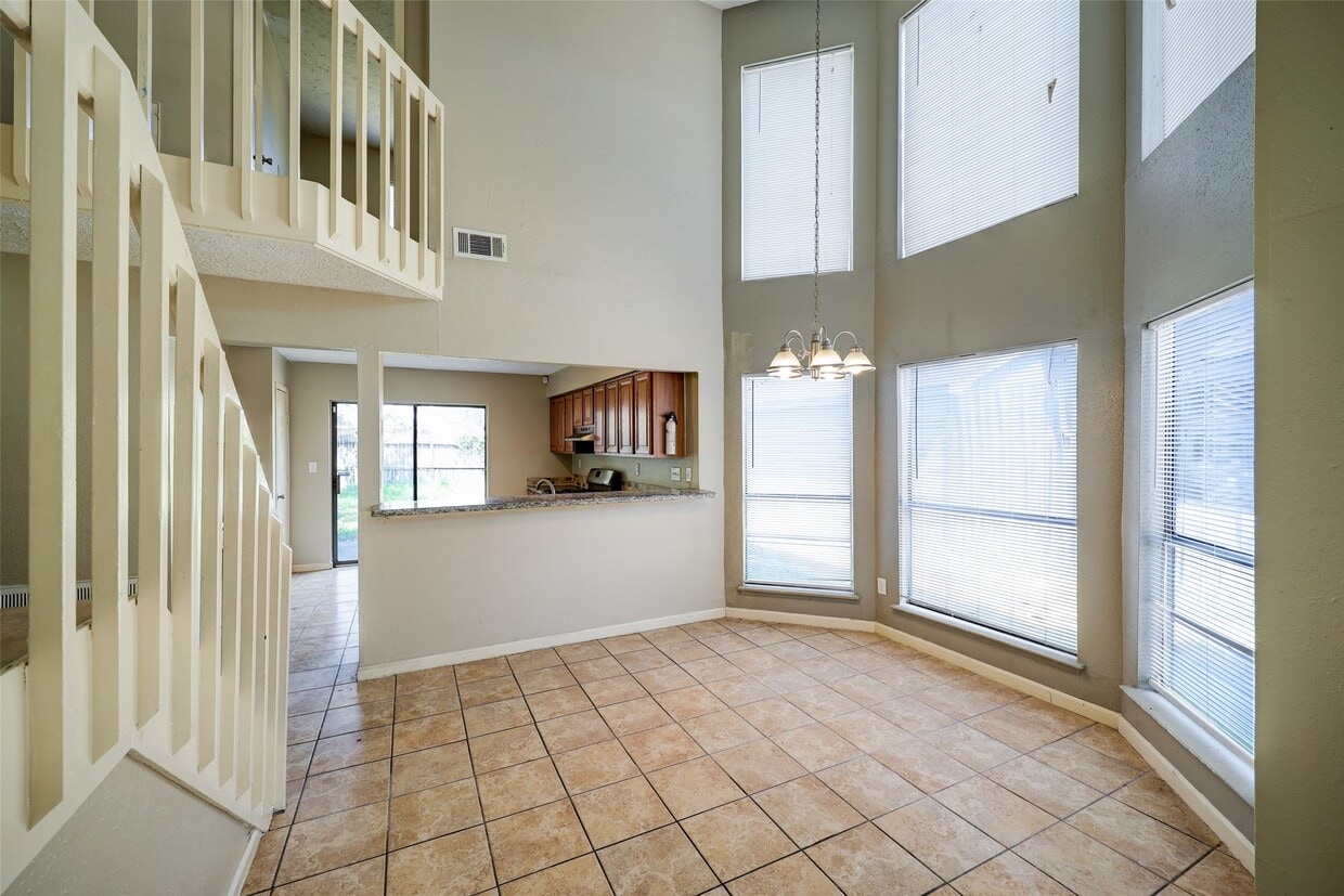Building Photo - 10731 Staghill Dr